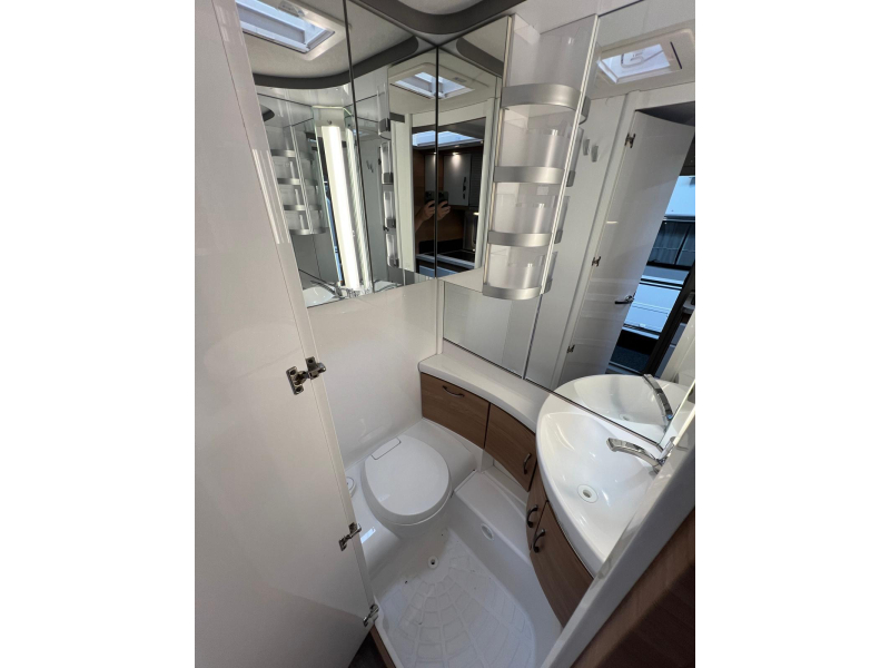 Hobby De Luxe 490 KMF avance litera bicicleta foto: 16