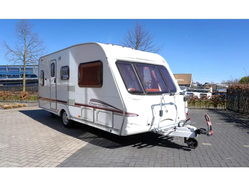 Swift Charisma 555 cama transversal y asiento redondo