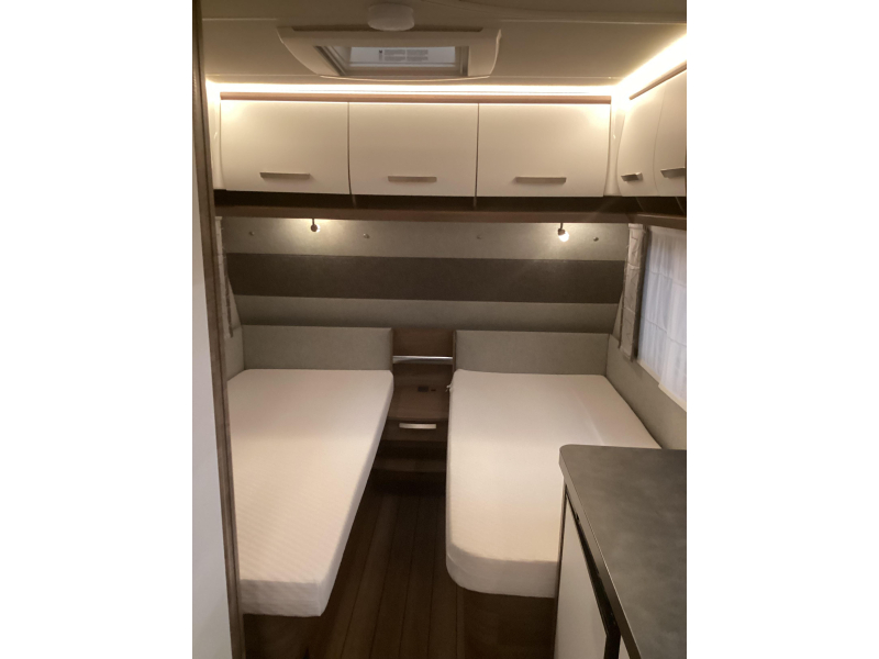 Knaus Sport 460 EU mover/omnistor foto: 2