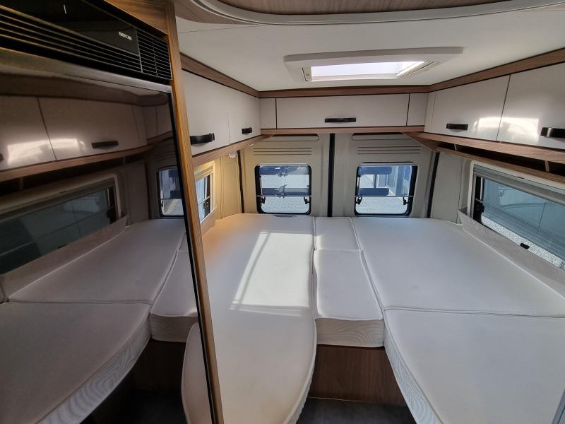 Pössl Roadcruiser 640 Automaat Lengtebed  foto: 2