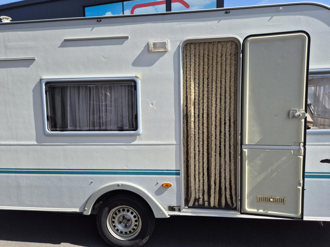 Eifelland 550TKM Stapelbed + treinzit + voortent. 5 pers. foto: 5