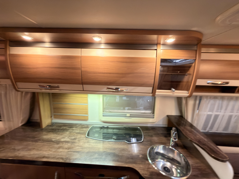 Knaus Sudwind Exclusive 580 UF mover+avance+aire acondicionado de banco foto: 7