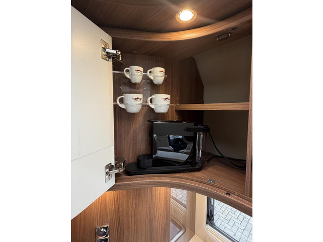 Carthago Chic E-Line I 61 XL-LE Boven Kasten 2X Airco Lithium Zonnepanelen foto: 21