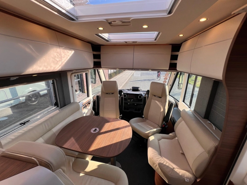 Carthago Chic C-Line I 4.9 LE MERCEDES/BOVENKASTJES foto: 4