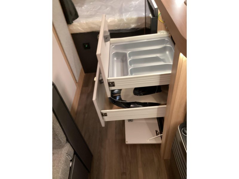 Knaus Sport 420 QD cama transversal foto: 16