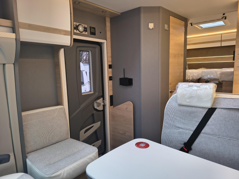 Dethleffs Just Camp T 6812 EB Active - automaat  foto: 3