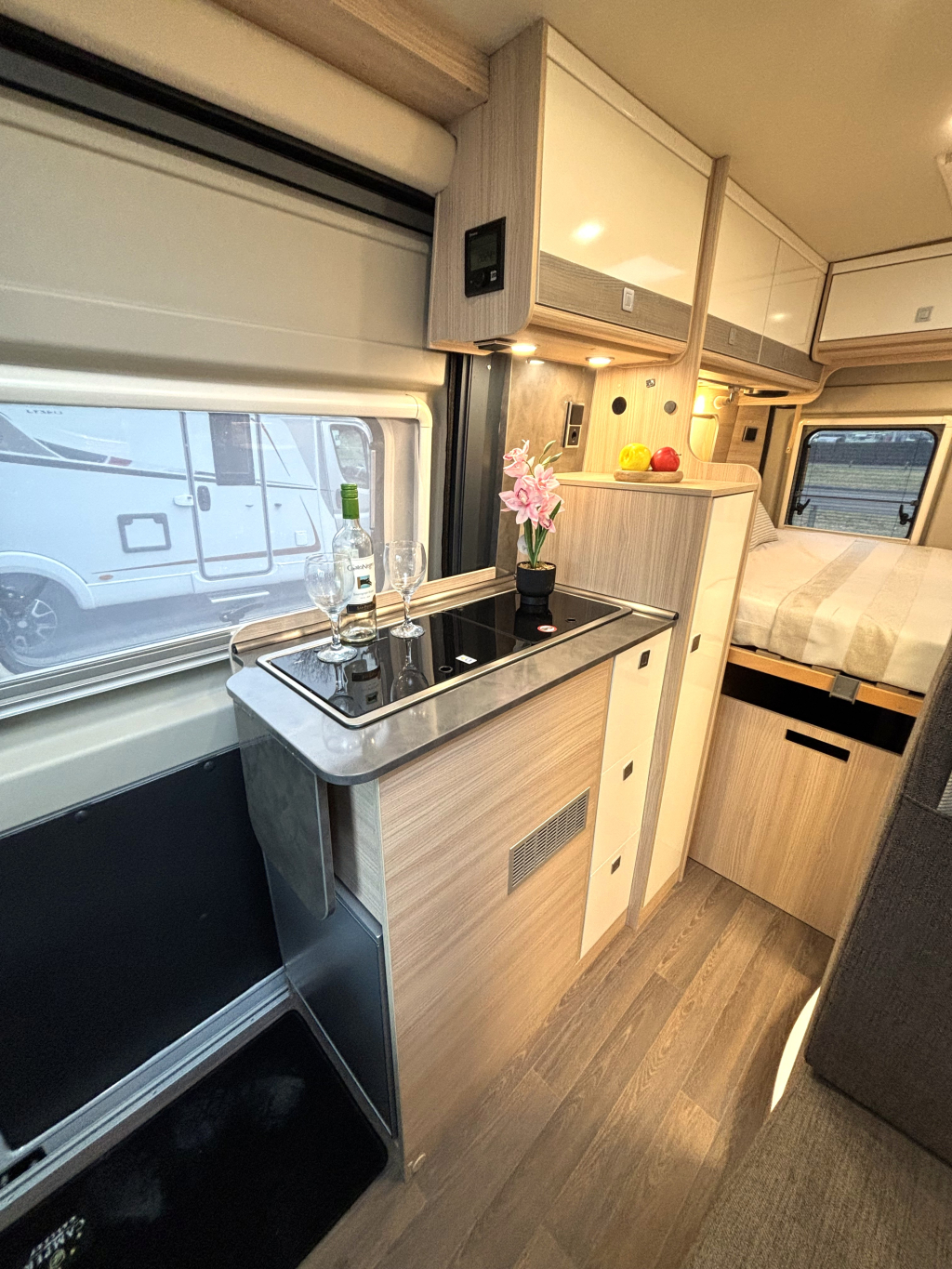 Bürstner City Car 540 DWARSBED 5.40M COMPACT! TREKHAAK EURO6 foto: 5