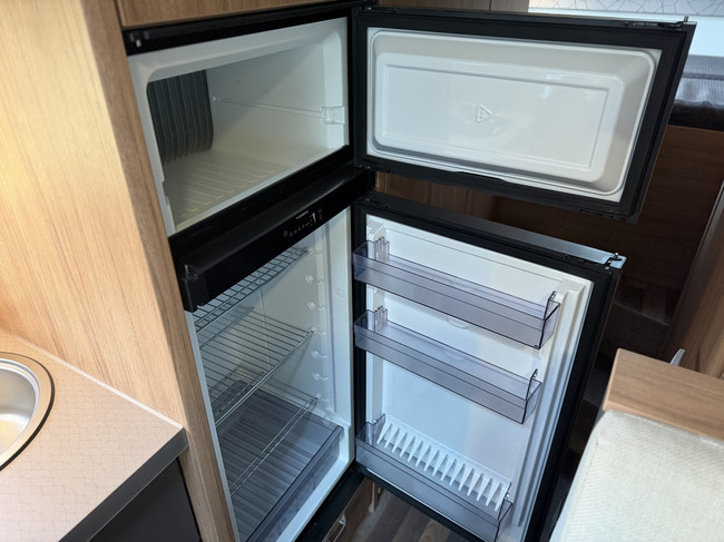 Weinsberg CARAHOME 700 DG / Stockage gratuit photo : 13