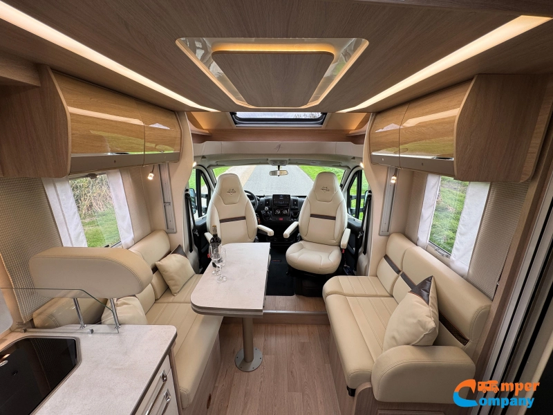 Rapido 696 F Queensbed / Truma E  foto: 2