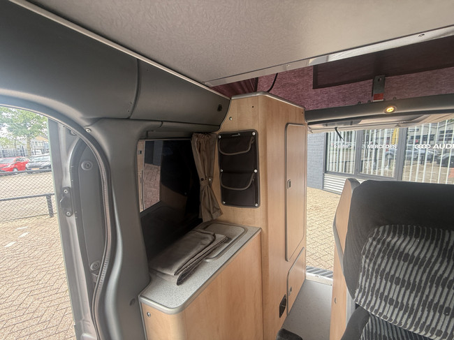 Westfalia ford nugget 4 plazas aire acondicionado techo elevable llantas de aleaci&oacute;n calefacci&oacute;n estacionaria enganche de remolque panel solar bearlock foto: 23