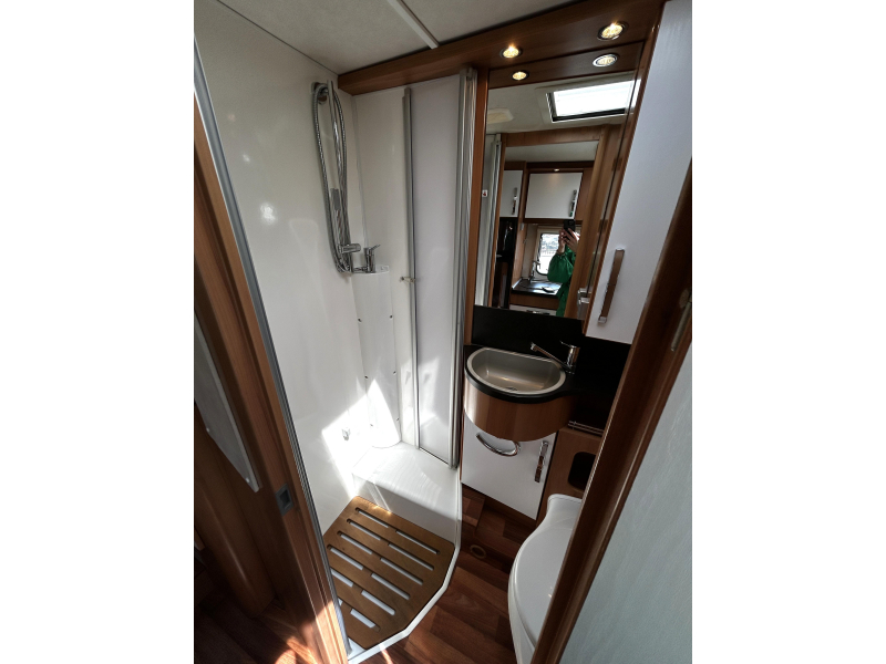 Hymer Tramp CL 674 Enkele-bedden/Euro-5/2012  foto: 13