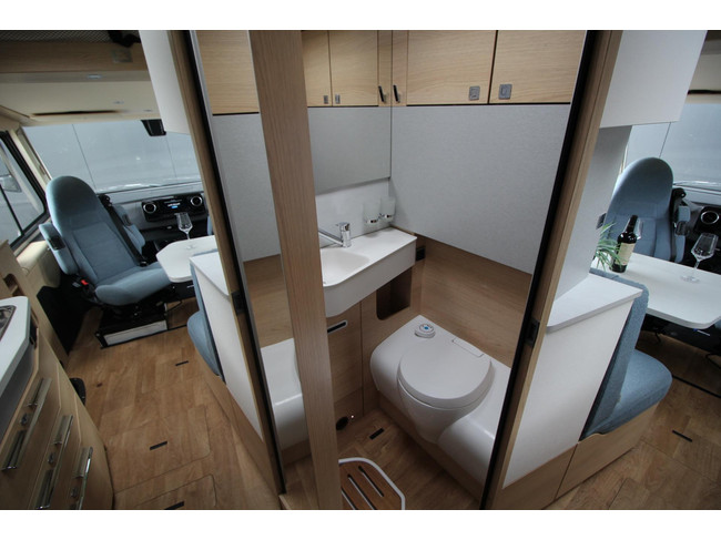 Hymer BMC-I 580 Drop-down bed | Solar | Bicycle rack | Automatic | Drop-down bed | Solar | Bicycle rack | 9-speed Auto photo: 22
