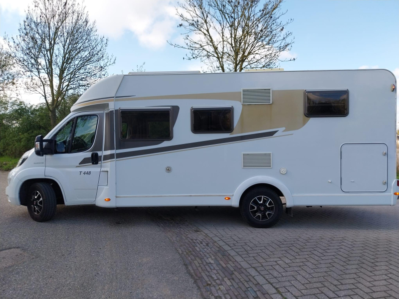 Carado T 448 met 3 grote zonnepanelen  foto: 5