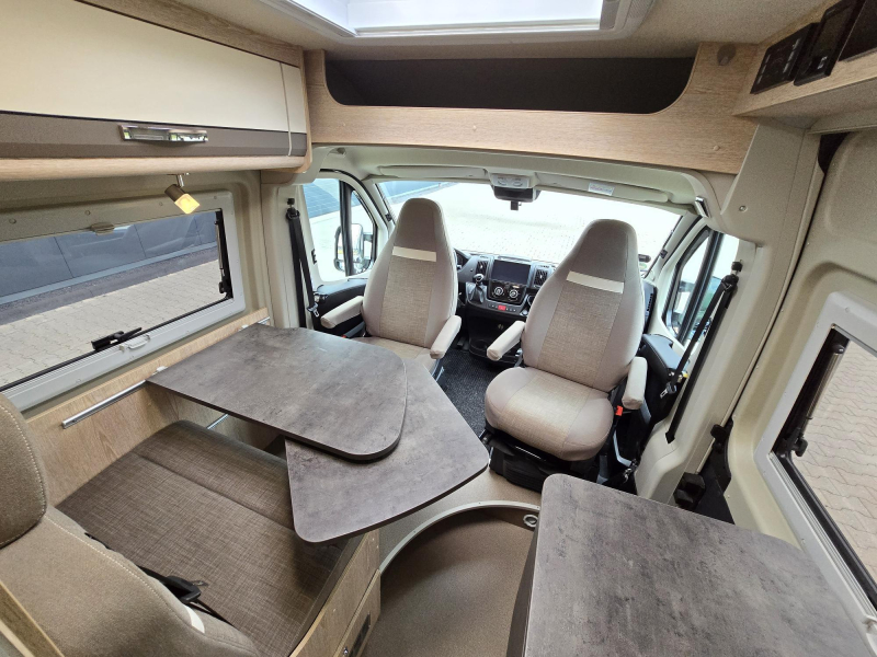 Pössl Summit Plus 600 9G Automaat 160pk Vastbed  foto: 9