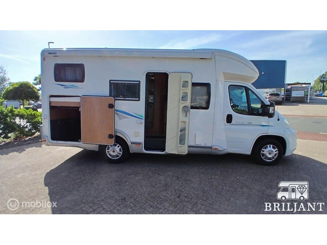 Chausson FLASH 16 ... 2011 cama transversal/cama abatible foto: 3