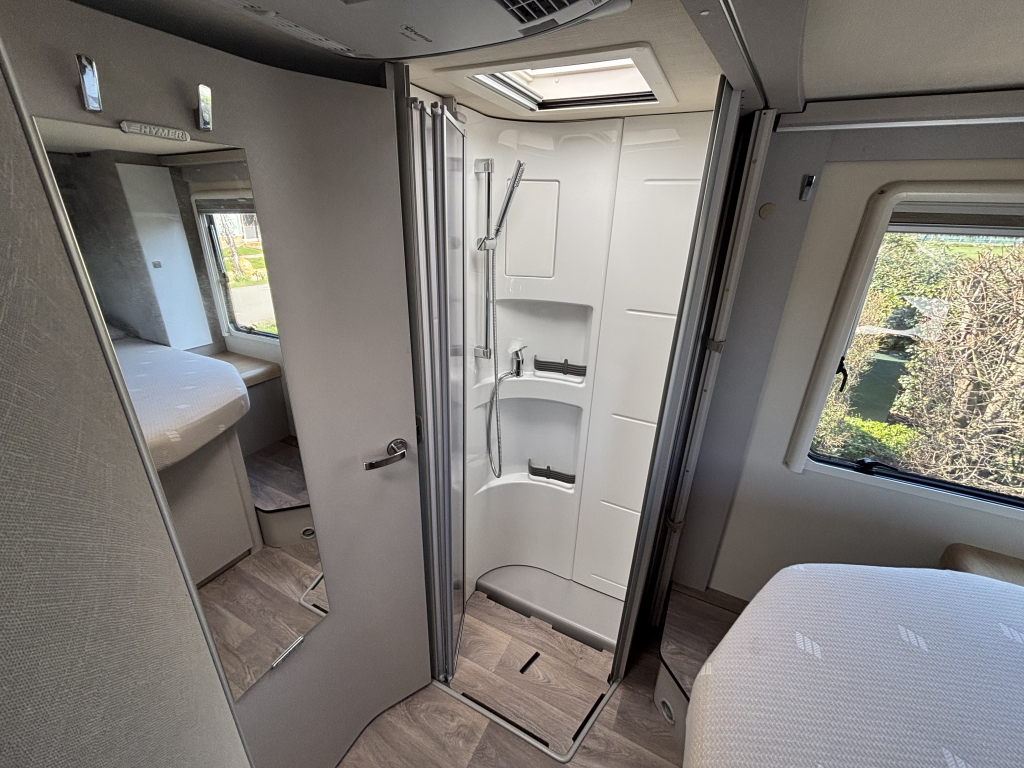 HYMER 2022 Face tot Face Queensbed 150pk handgeschakeld T695 S foto: 9