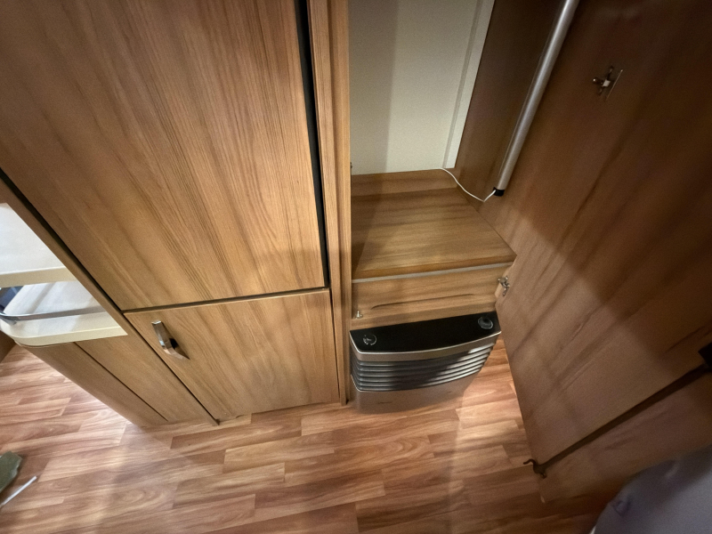 Knaus Sudwind Exclusive 580 UF mover+avance+aire acondicionado de banco foto: 15