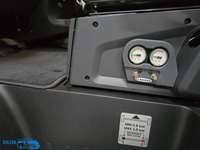 Adria Twin Supreme 640 SLB *Automaat 180pk* Lengtebedden foto: 9