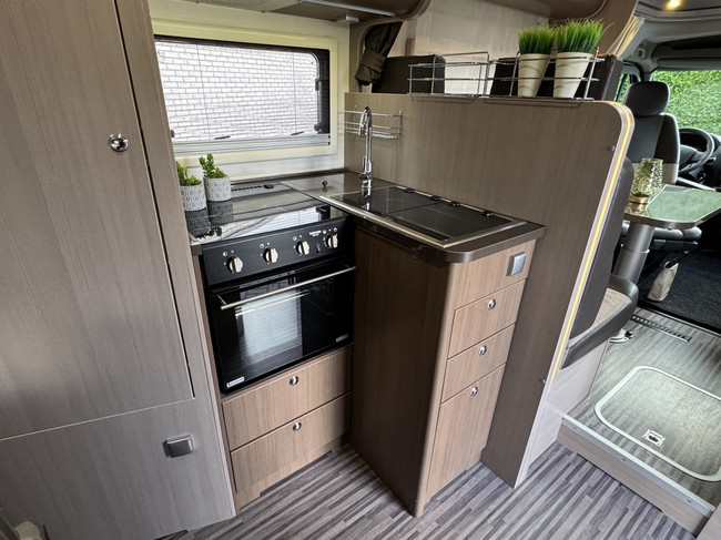 Adria Matrix Supreme M 657SF 150 cv Euro5 Renault Master **Excelente estado/4 asientos/6 plazas para dormir/Amplio sal&oacute;n/Alde/Panel solar foto: 11
