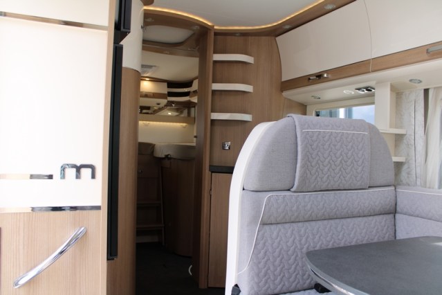 Robuuste AUTOMAAT 180 pk Malibu I 490 LE by Carthago hef-en enkele lengte bedden (124  foto: 40