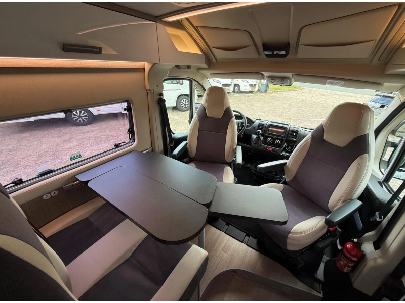 Chausson V697 VIP 9T Automaat lengtebedden  foto: 6