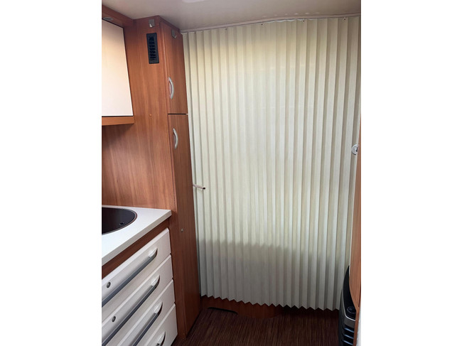 Hobby 540 UFE Excellent | Bankairco | Dakluifel | Vol automatische mover |  Fransbed | Douche | TV & Wii | Grote koelkast en kruidenkast foto: 16