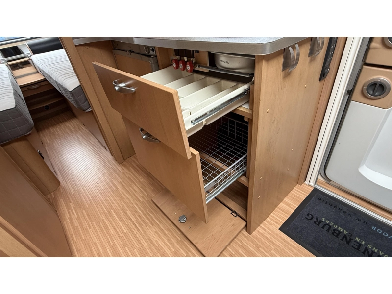 Knaus Sudwind White Edition 500 EU camas individuales asiento redondo foto: 13