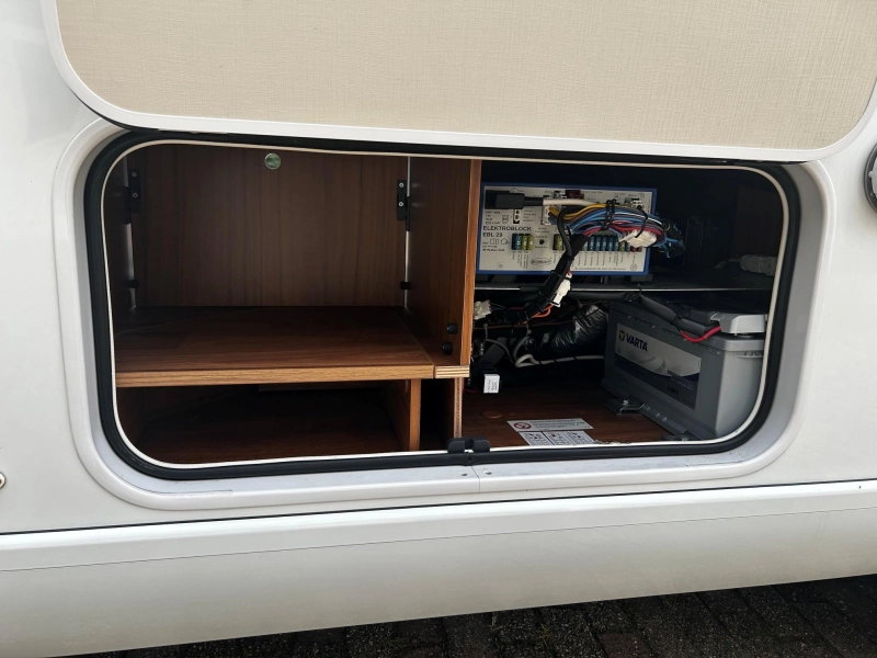 Hymer Exsis 474 T 474 lengte bed 25.000 km  foto: 20