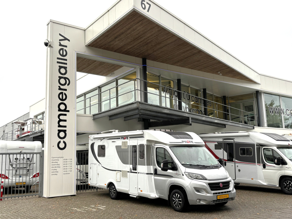 Pilote Sensation 700 P QUEENSBED 6.99M XXL GARAGE CONSTRUCT