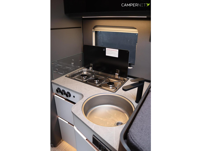 Hymer BMC-T 680 170pk Automaat | Premium pakket | Lengtebedden | Gescheiden douche | Hymer SLC Chassis | Nieuw uit voorraad leverbaar foto: 14