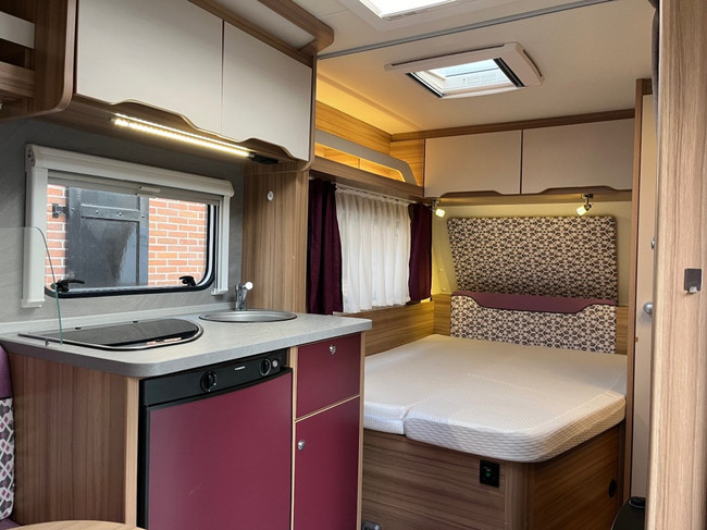 Weinsberg 450 Fu Topstaat! Frans bed , Mover !Bovag keuring foto: 11
