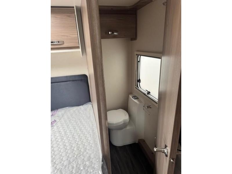 Sprite Mondial 470 SE frans bed  foto: 13