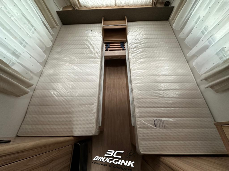 Eriba Nova Light 470 - ENKELE BEDDEN  foto: 9