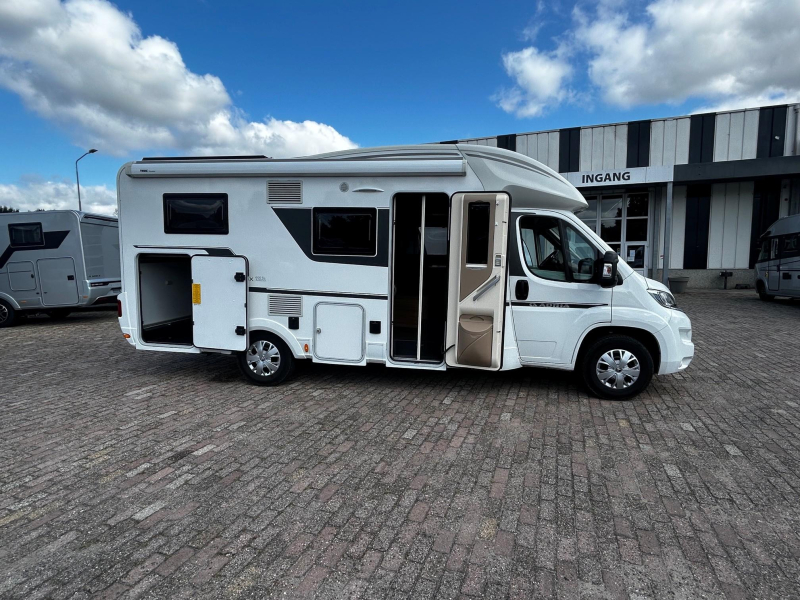 Adria Matrix Axess 600 SL Camas longitudinales - Cama abatible foto: 2