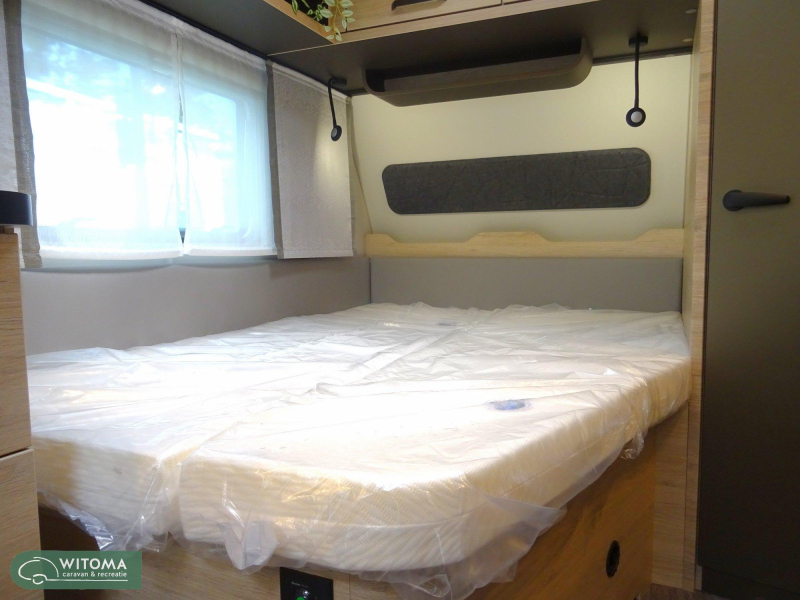 Weinsberg CaraOne Edition HOT 450 FU Frans bed  foto: 11
