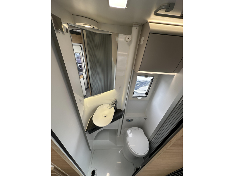 Adria Coral 600 SL 140PK Lengtebedden Garage  foto: 9