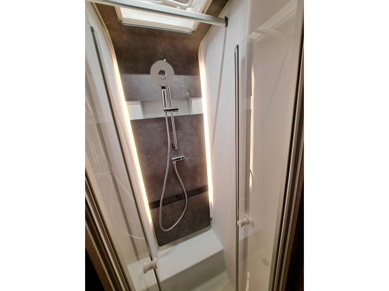 Adria Sonic Supreme 700 DL foto: 18