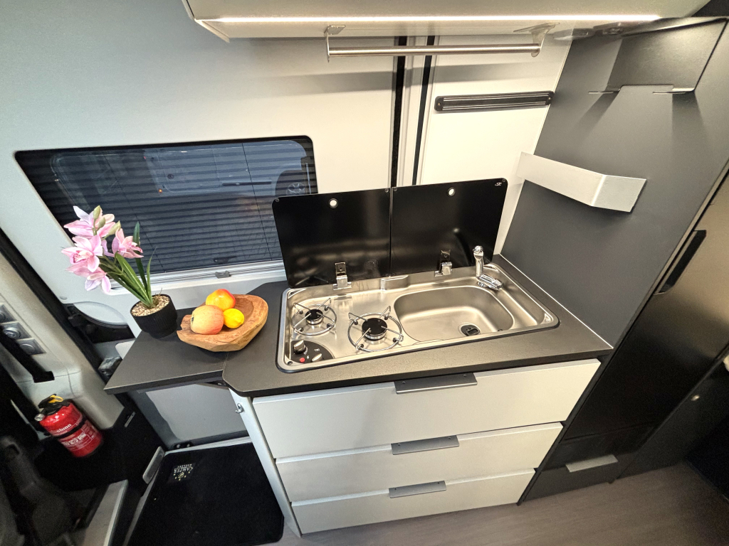 Adria Twin Supreme 600 SPB 9-TRAPS AUTOMAAT DWARSBED EURO6 foto: 6