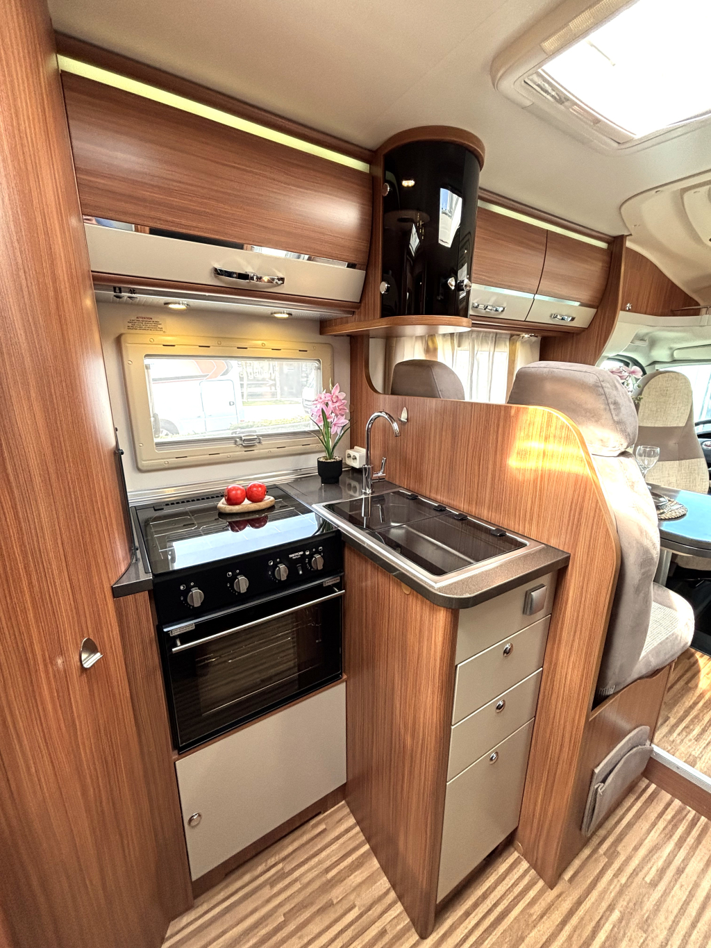 Adria Coral 690 SC QUEENSBED EURO 5 ALKO LUCHTVERING  foto: 6