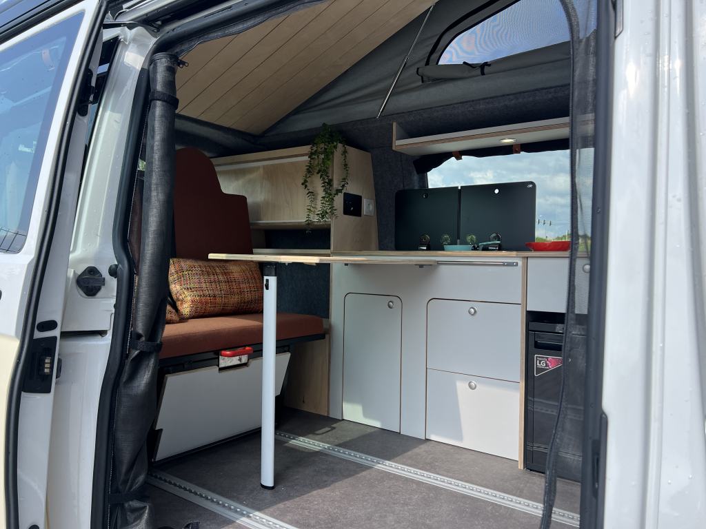 Volkswagen T6 Buscamper BENZIN 2017 Foto: 17