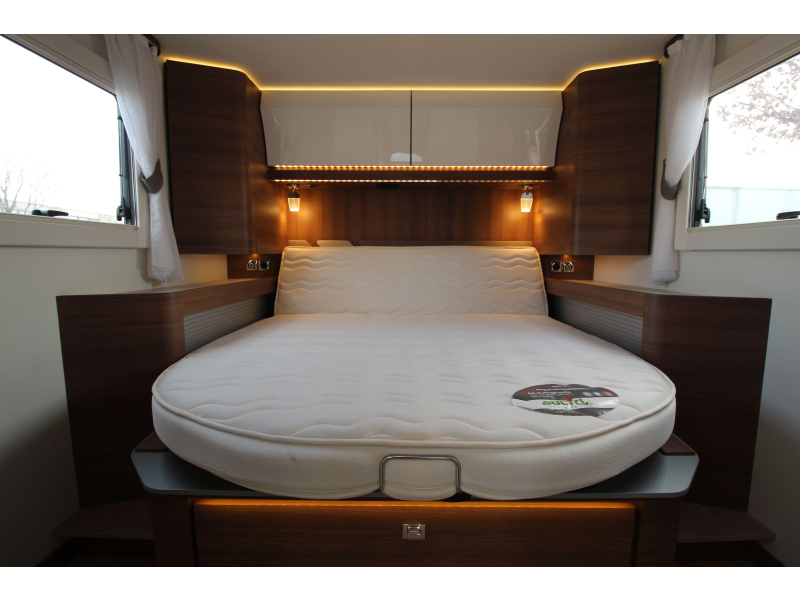 Rapido M96 Queensbed + Hefbed  foto: 40