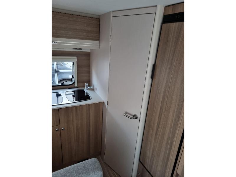 Dethleffs C'Joy 420 QSH - Thule Cassette Luifel -  foto: 15