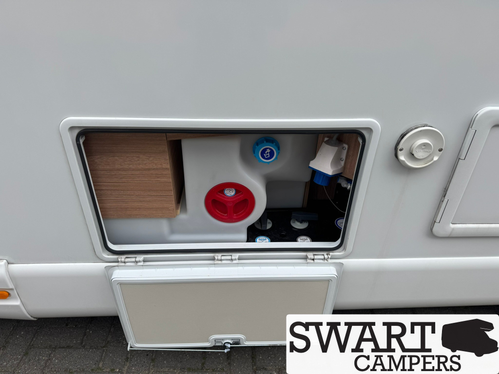 Weinsberg CaraCompact 600 MEG Edition [pepper] Automatik 180 PS L&auml;ngsbetten Foto: 24