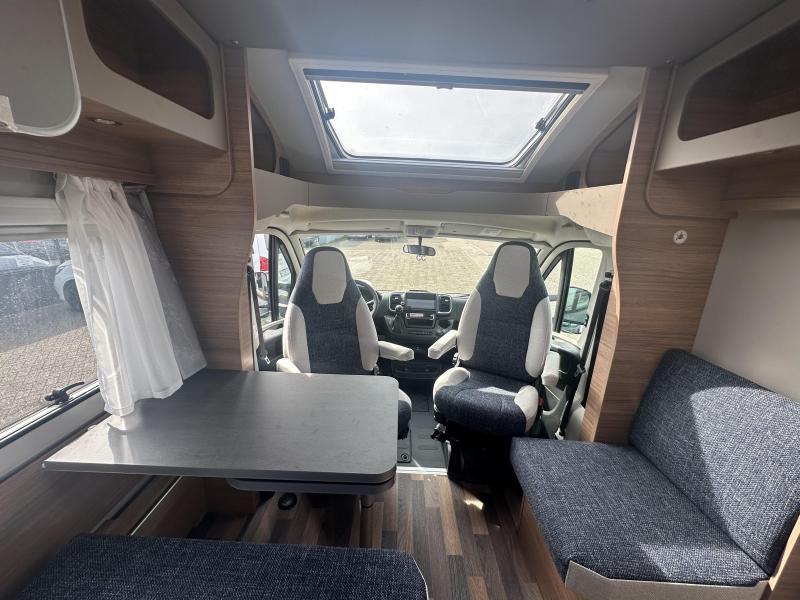 Weinsberg CaraSuite 700 ME Ensuite bad zonder hefbed  foto: 6