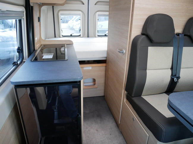 RoadCar (Pössl Groep) R540, 9-Traps Automaat, 540 Buscamper, Slaaphefdak foto: 10
