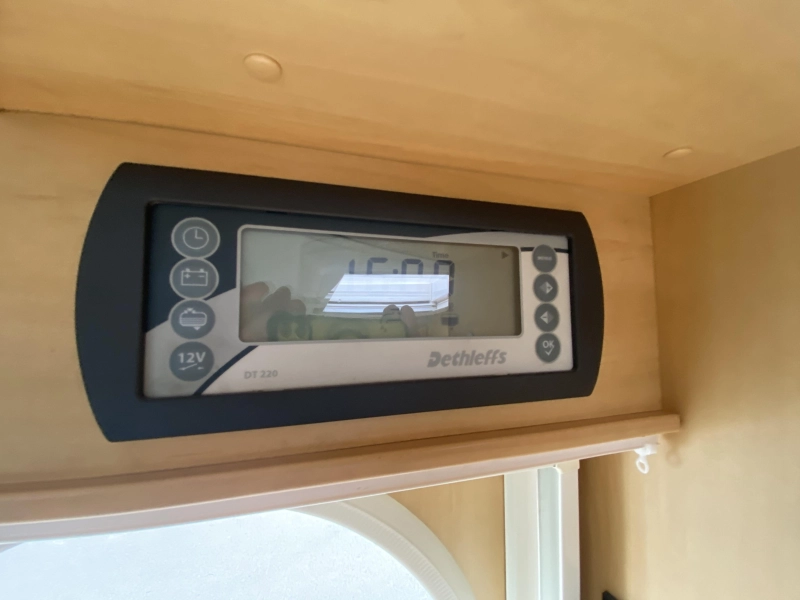 Dethleffs Advantage 6611 T Einzelbetten VOLL Klimaanlage Foto: 13