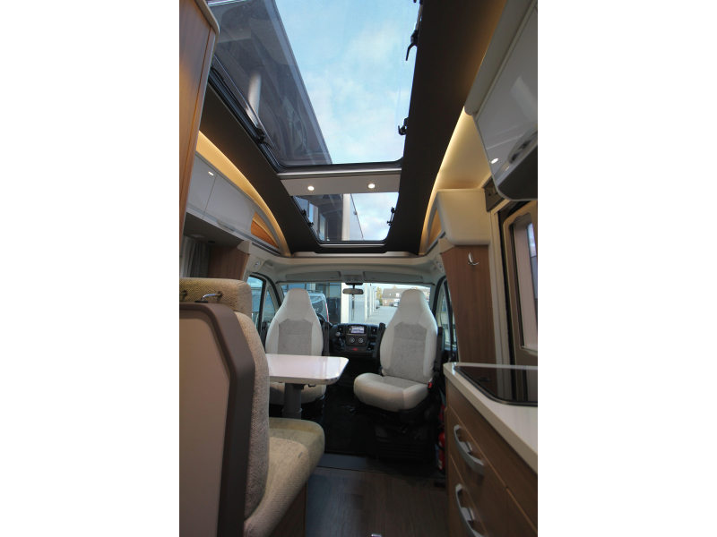 Adria Coral 600 SC Queensbed - Compacto foto: 17