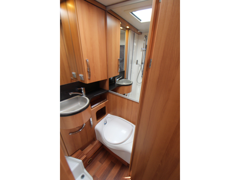 Hymer T 674 Enkele bedden - 2x airco  foto: 23