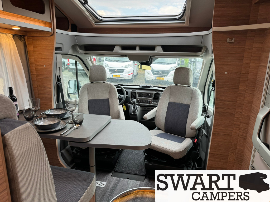 Weinsberg CaraLoft Ford 650 MEG, 155 hp automatic Single beds photo: 9