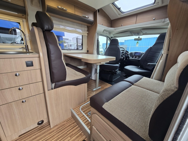 Adria Matrix Axess 650 SF b.j 2013 Gezin Camper  foto: 9